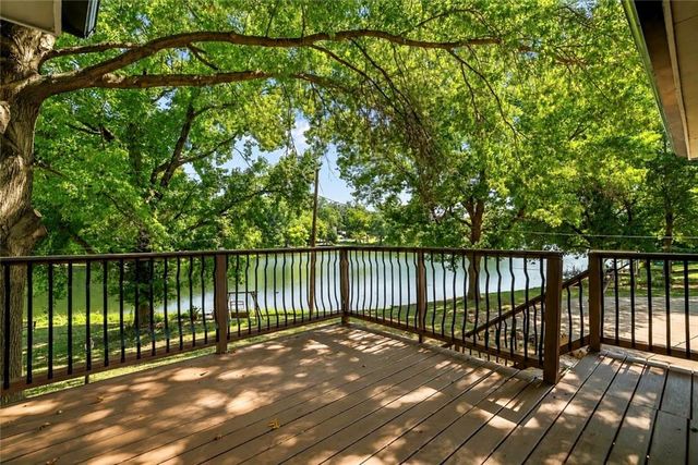 6809 Lakeshore Drive, Kansas City, MO 64133