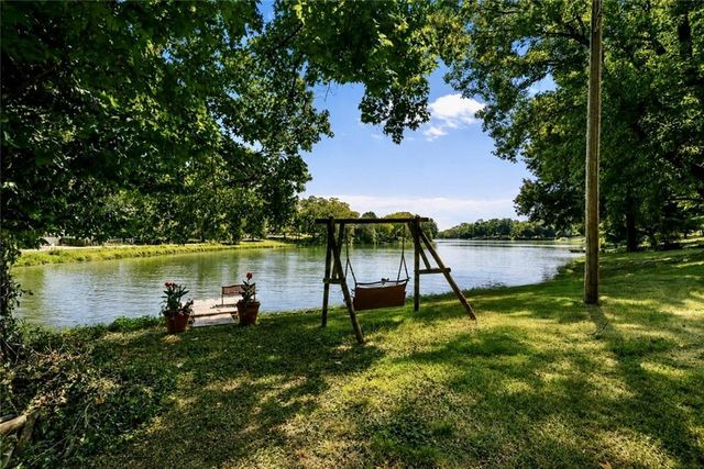 6809 Lakeshore Drive, Kansas City, MO 64133