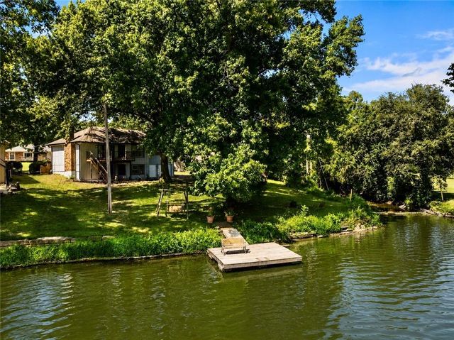 6809 Lakeshore Drive, Kansas City, MO 64133