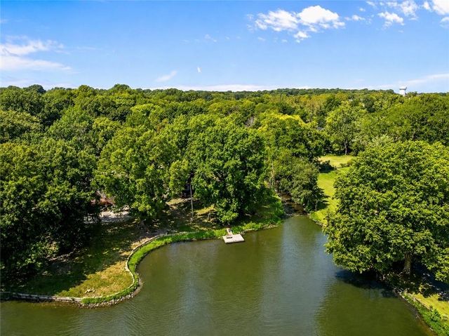 6809 Lakeshore Drive, Kansas City, MO 64133