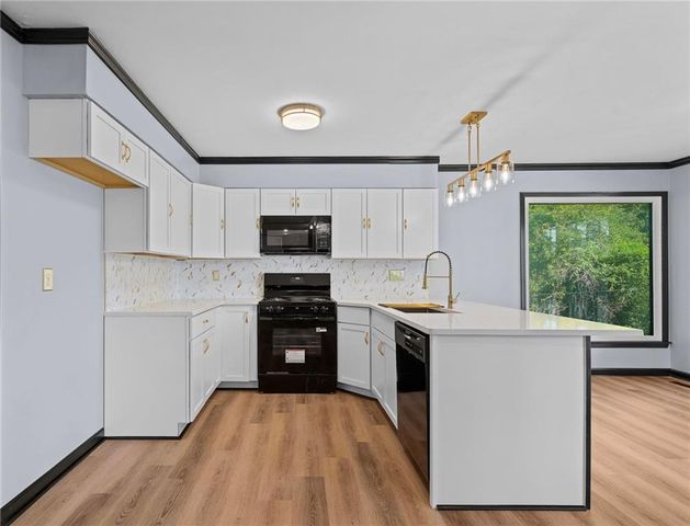 6809 Lakeshore Drive, Kansas City, MO 64133