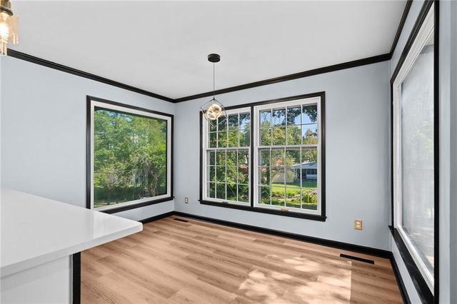 6809 Lakeshore Drive, Kansas City, MO 64133