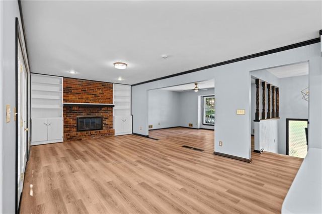 6809 Lakeshore Drive, Kansas City, MO 64133