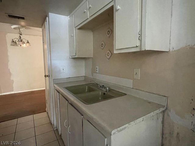 1351 Dorothy Avenue 3, Las Vegas, NV 89119