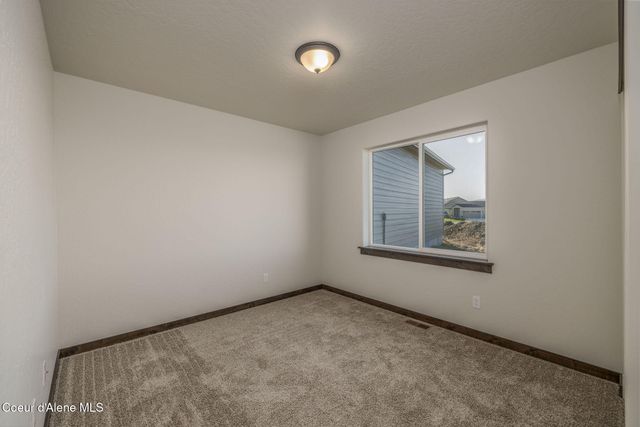 11723 N SIMMONS LN, Rathdrum, ID 83858