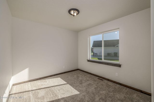 11723 N SIMMONS LN, Rathdrum, ID 83858