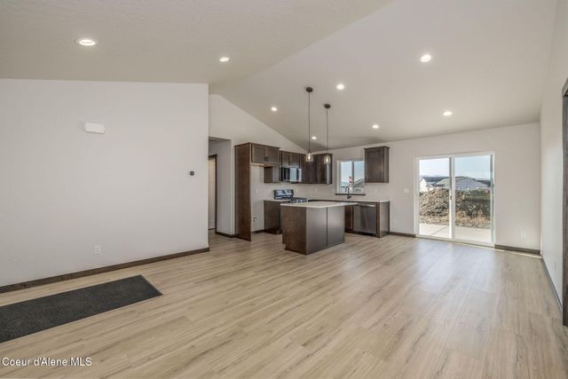 11723 N SIMMONS LN, Rathdrum, ID 83858