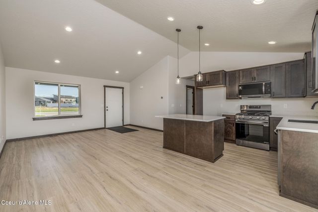 11723 N SIMMONS LN, Rathdrum, ID 83858