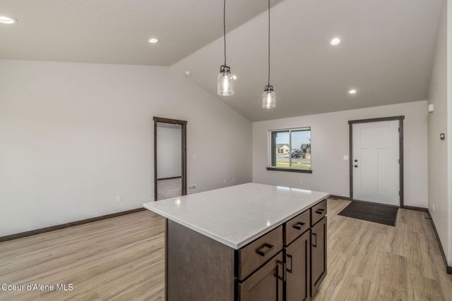 11723 N SIMMONS LN, Rathdrum, ID 83858