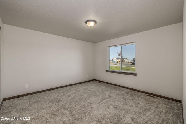 11723 N SIMMONS LN, Rathdrum, ID 83858