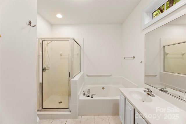 8820 Legacy Lake Lane, Charlotte, NC 28269
