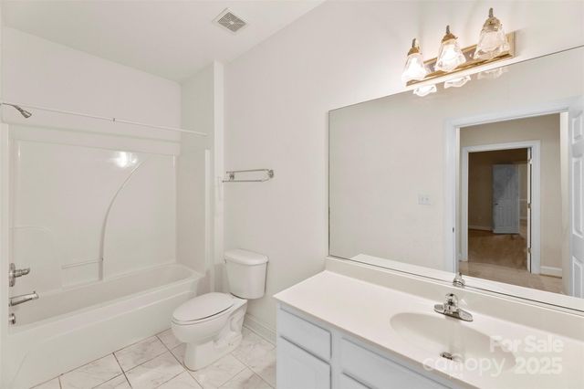 8820 Legacy Lake Lane, Charlotte, NC 28269