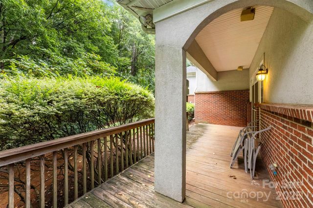 8820 Legacy Lake Lane, Charlotte, NC 28269