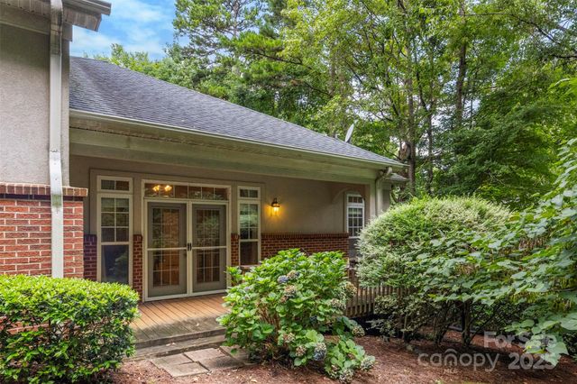 8820 Legacy Lake Lane, Charlotte, NC 28269