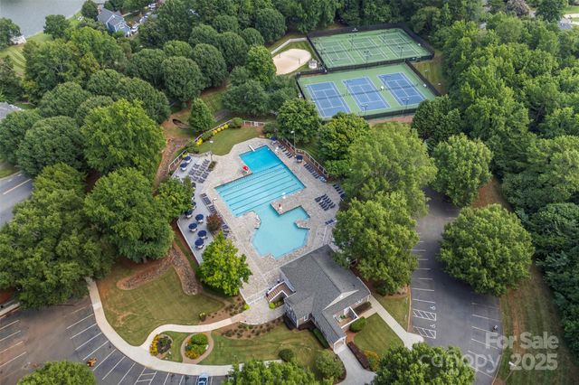 8820 Legacy Lake Lane, Charlotte, NC 28269