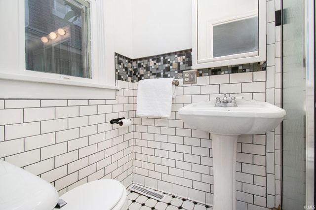 615 E Center Street, Warsaw, IN 46580