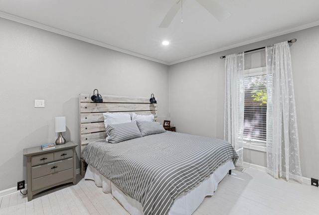 1005 Pine ST, Bastrop, TX 78602