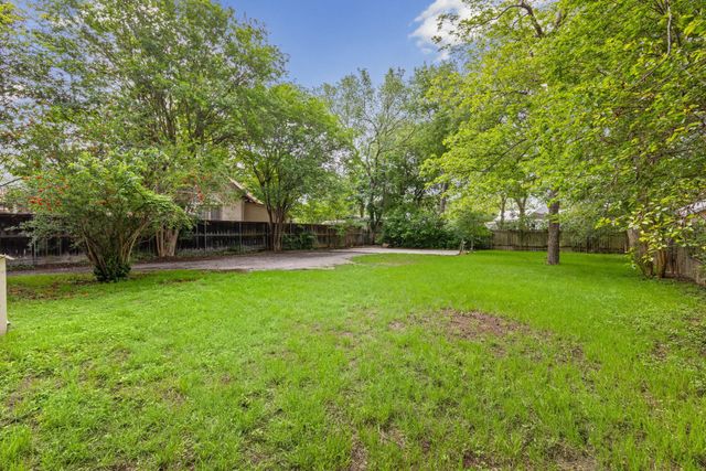 1005 Pine ST, Bastrop, TX 78602