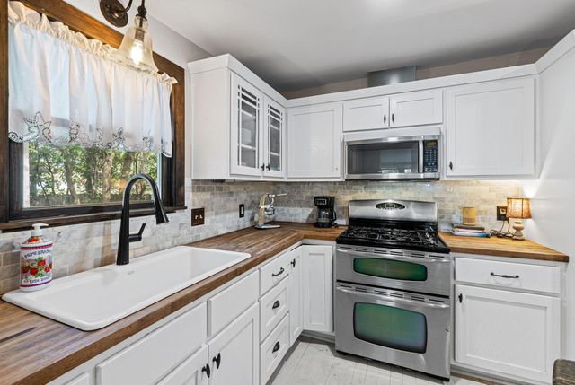 1005 Pine ST, Bastrop, TX 78602
