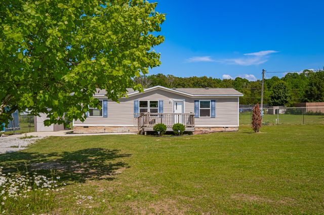 113 S B St, Hillsboro, TN 37342