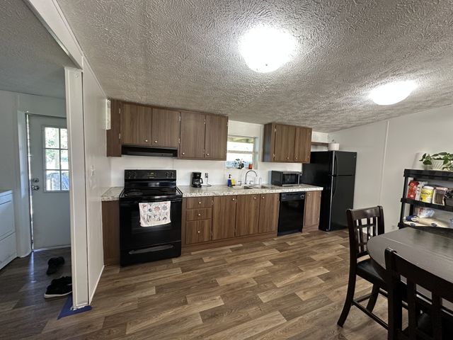113 S B St, Hillsboro, TN 37342