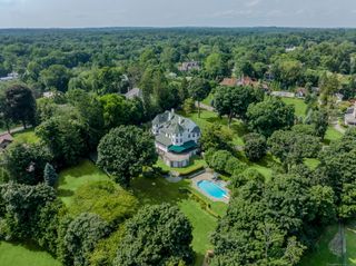 14 Meadow Drive, Greenwich, CT 06831