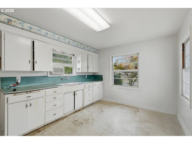 3545 Se 74TH Ave, Portland, OR 97206