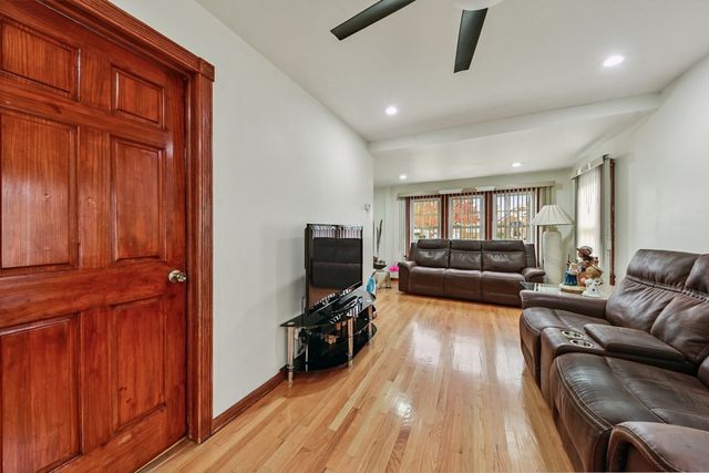 5536 S Normandy Avenue, Chicago, IL 60638