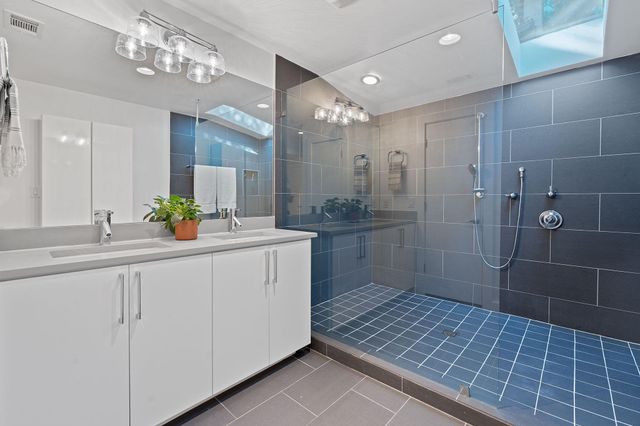 412 Ridgewood RD, West Lake Hills, TX 78746