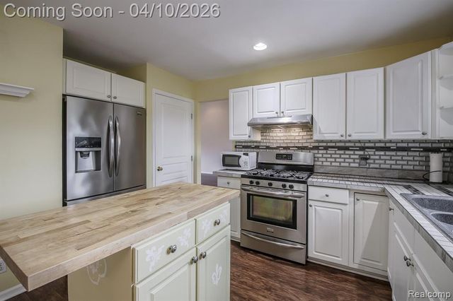 3151 Loon Lake Shores Road, Waterford, MI 48329