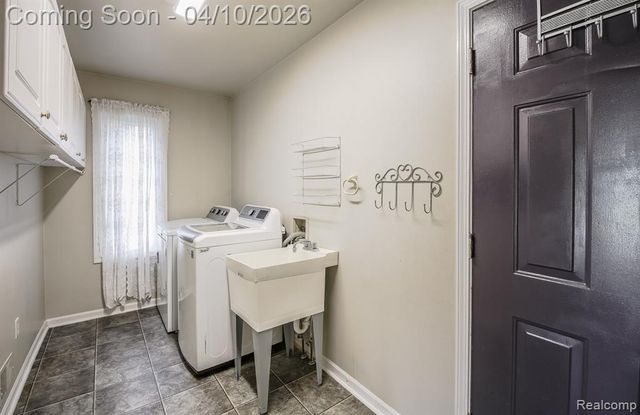 3151 Loon Lake Shores Road, Waterford, MI 48329