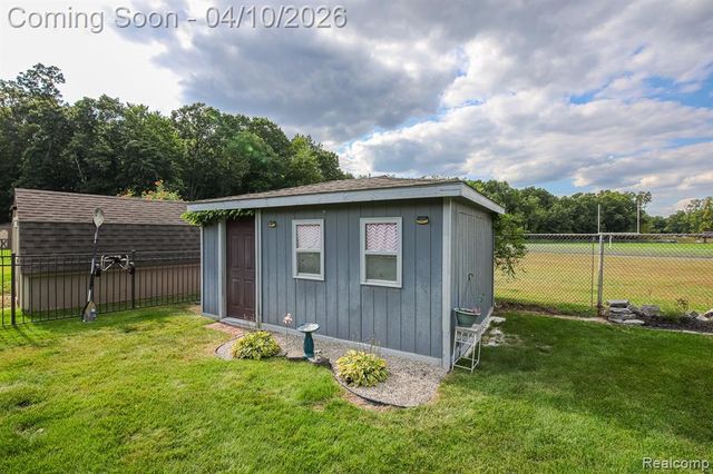 3151 Loon Lake Shores Road, Waterford, MI 48329