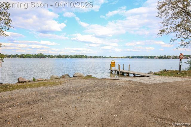 3151 Loon Lake Shores Road, Waterford, MI 48329