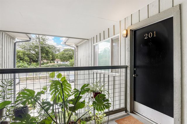 2303 E Side DR 201, Austin, TX 78704