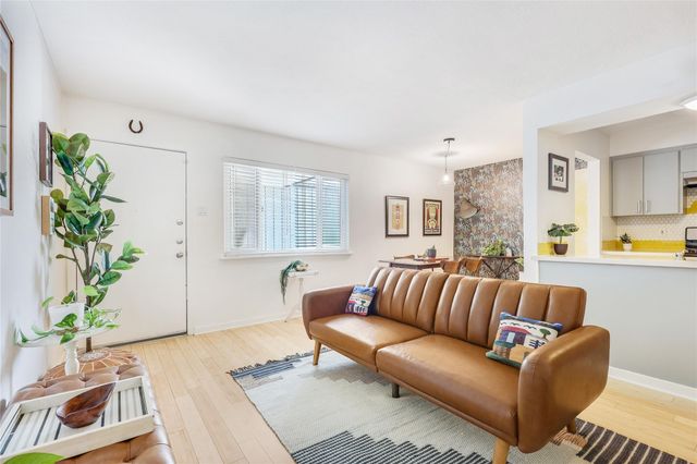 2303 E Side DR 201, Austin, TX 78704