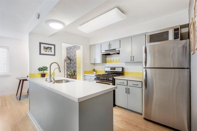 2303 E Side DR 201, Austin, TX 78704