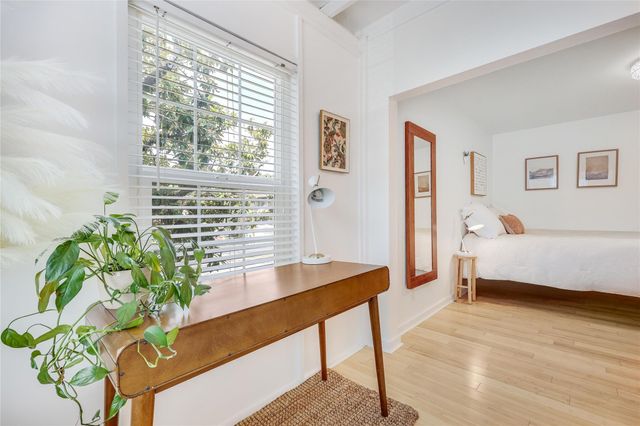 2303 E Side DR 201, Austin, TX 78704
