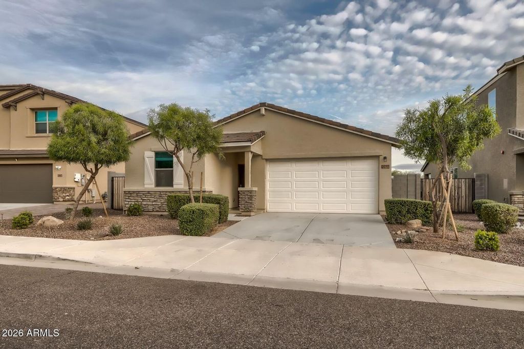2077 N 213TH Drive, Buckeye, AZ 85396