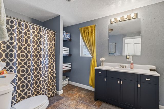 103 Park Avenue NE, Mitchellville, IA 50169