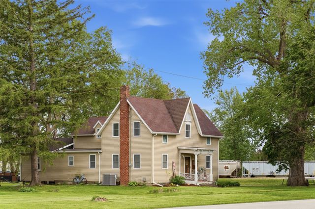 103 Park Avenue NE, Mitchellville, IA 50169