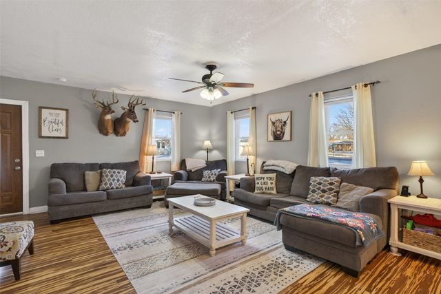 103 Park Avenue NE, Mitchellville, IA 50169