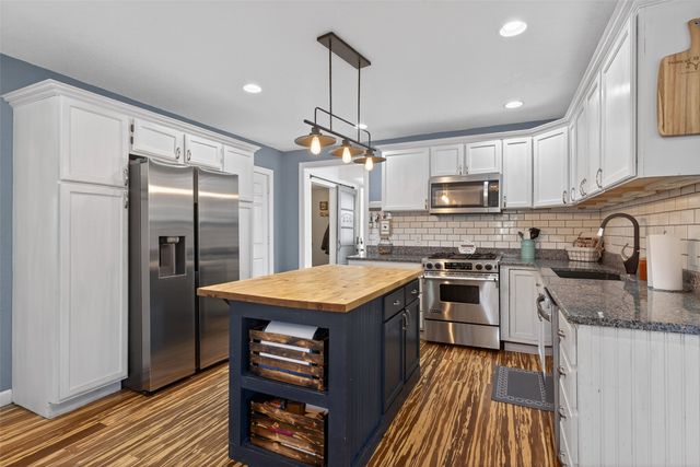 103 Park Avenue NE, Mitchellville, IA 50169