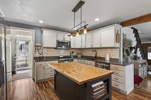 103 Park Avenue NE, Mitchellville, IA 50169