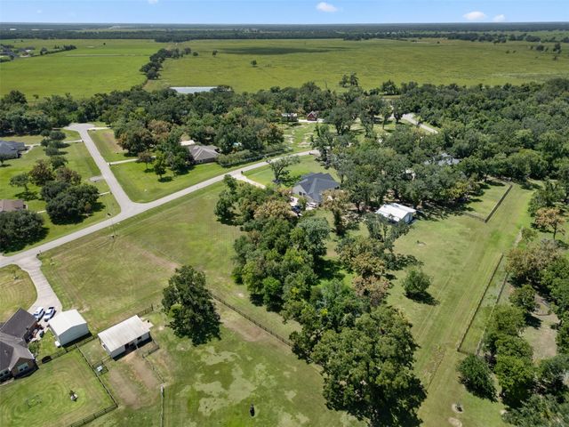 802 China Grove Drive, Rosharon, TX 77583