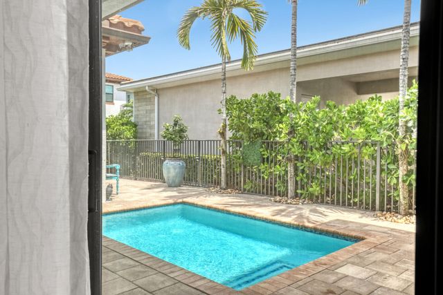 5065 Grandiflora Road, Palm Beach Gardens, FL 33418