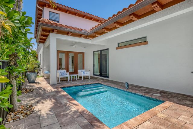 5065 Grandiflora Road, Palm Beach Gardens, FL 33418