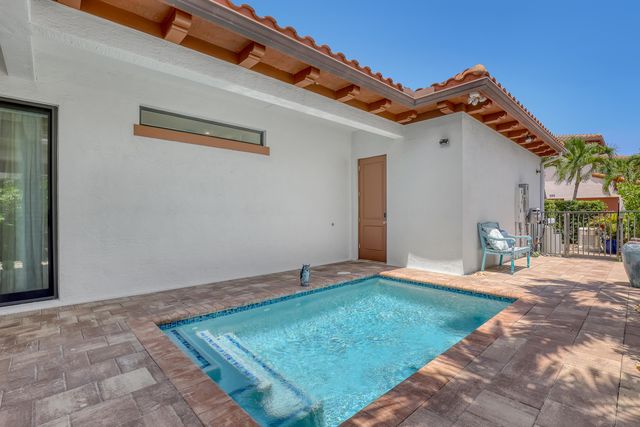 5065 Grandiflora Road, Palm Beach Gardens, FL 33418