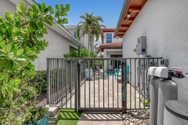 5065 Grandiflora Road, Palm Beach Gardens, FL 33418