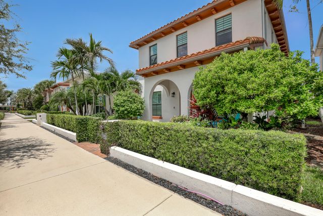 5065 Grandiflora Road, Palm Beach Gardens, FL 33418