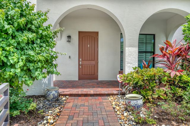 5065 Grandiflora Road, Palm Beach Gardens, FL 33418